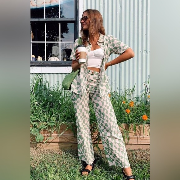 VRG GRL N.Y Heat Check Button Front Shirt // Green - Picture 2 of 7